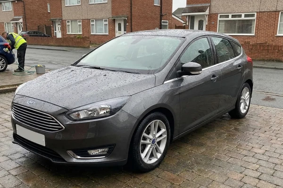 Mobile car valeting on a driveway